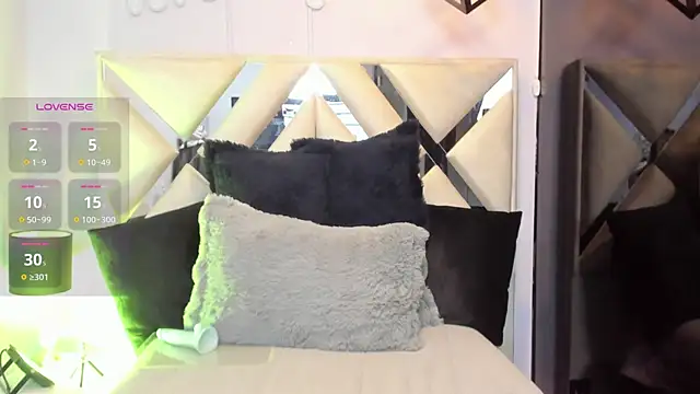 Alissa Monroe  online show from 13, 9, 2025