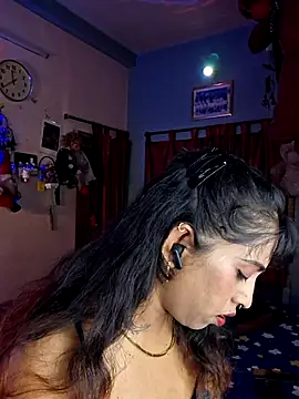 Snapshot of Love_Beauty01 chatting on 31, 5, 2026 Love Beauty01 online show from 31, 5, 2026