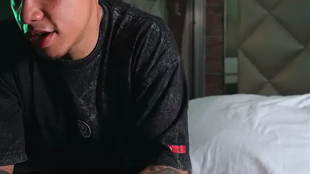 AlphaMasterXxx online show from 13, 4, 2026