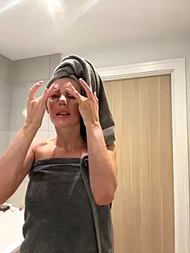 MilaRenee online show from 25, 10, 2025