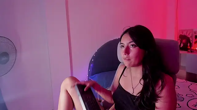 namiiwhite online show from 13, 9, 2025