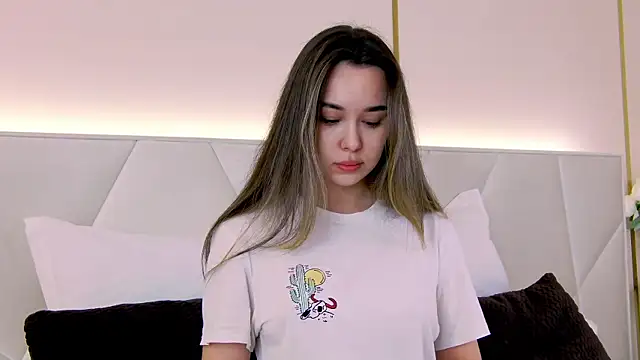 MiaMarlow online show from 24, 7, 2026