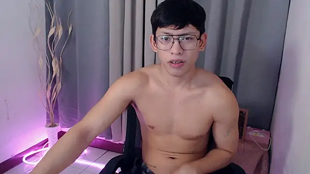 Snapshot of pinkcock_froi2305 chatting on 24, 4, 2026 pinkcock froi2305 online show from 24, 4, 2026