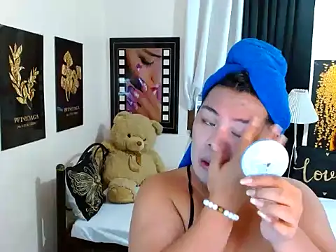 TSbrianaHugeCock online show from 15, 3, 2026