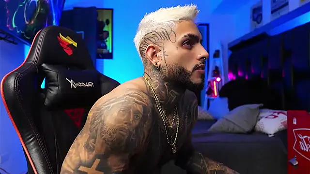 Snapshot of logan_hugh8 chatting on 17, 1, 2026 logan hugh8 online show from 17, 1, 2026