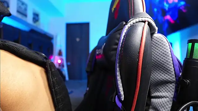 Snapshot of logan_hugh8 chatting on 26, 2, 2026 logan hugh8 online show from 26, 2, 2026