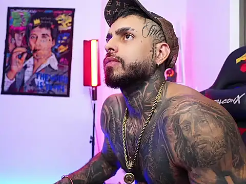 Snapshot of logan_hugh8 chatting on 31, 10, 2025 logan hugh8 online show from 31, 10, 2025