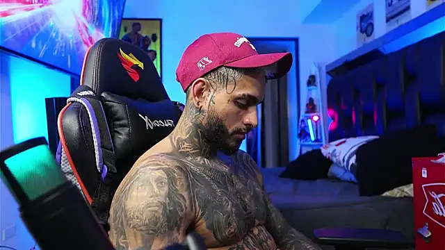 Snapshot of logan_hugh8 chatting on 4, 2, 2026 logan hugh8 online show from 4, 2, 2026