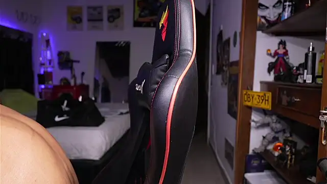 logan hugh8 online show from 23, 4, 2026