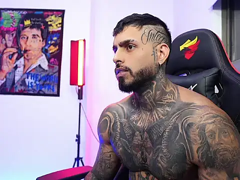 Snapshot of logan_hugh8 chatting on 28, 10, 2025 logan hugh8 online show from 28, 10, 2025