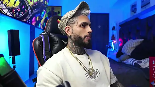 Snapshot of logan_hugh8 chatting on 3, 2, 2026 logan hugh8 online show from 3, 2, 2026