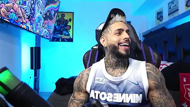 Snapshot of logan_hugh8 chatting on 15, 2, 2026 logan hugh8 online show from 15, 2, 2026