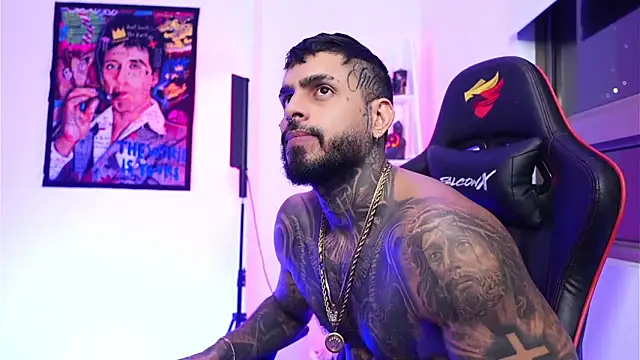 Snapshot of logan_hugh8 chatting on 12, 11, 2025 logan hugh8 online show from 12, 11, 2025