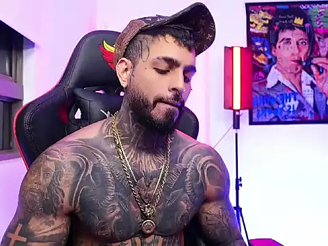 Snapshot of logan_hugh8 chatting on 14, 11, 2025 logan hugh8 online show from 14, 11, 2025