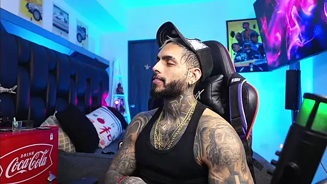 Snapshot of logan_hugh8 chatting on 1, 3, 2026 logan hugh8 online show from 1, 3, 2026