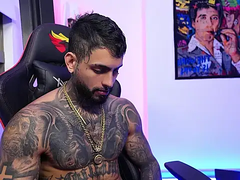 Snapshot of logan_hugh8 chatting on 15, 11, 2025 logan hugh8 online show from 15, 11, 2025