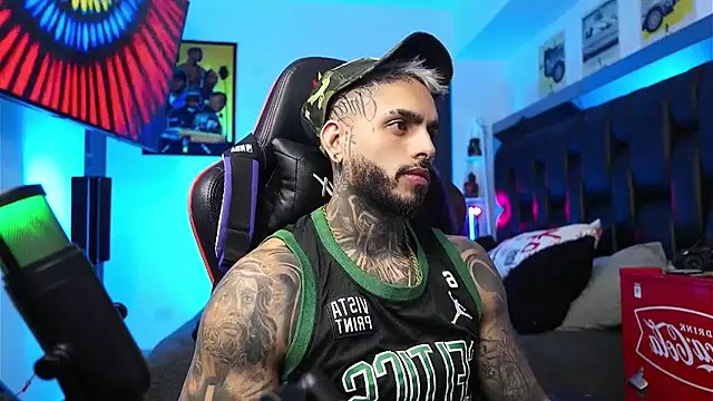 Snapshot of logan_hugh8 chatting on 13, 2, 2026 logan hugh8 online show from 13, 2, 2026