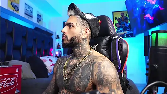 Snapshot of logan_hugh8 chatting on 25, 2, 2026 logan hugh8 online show from 25, 2, 2026