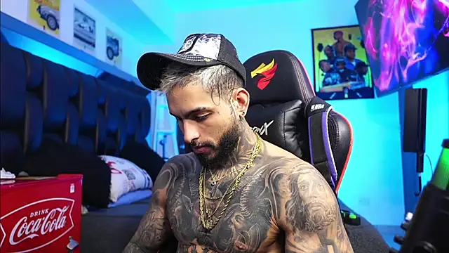 Snapshot of logan_hugh8 chatting on 2, 3, 2026 logan hugh8 online show from 2, 3, 2026