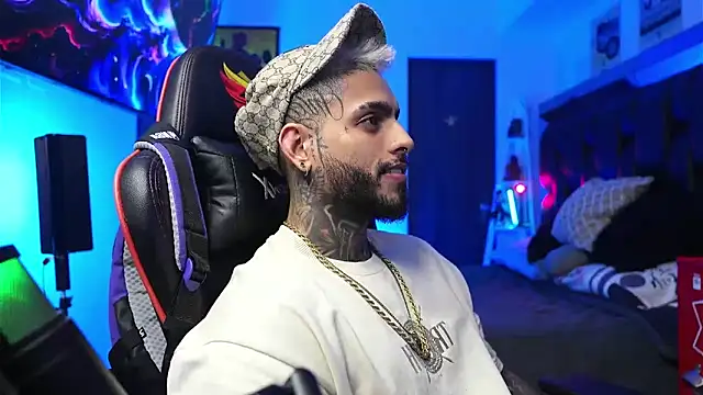 Snapshot of logan_hugh8 chatting on 3, 2, 2026 logan hugh8 online show from 3, 2, 2026