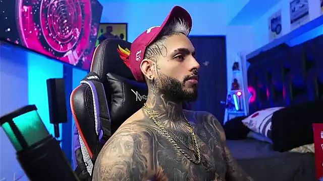 Snapshot of logan_hugh8 chatting on 4, 2, 2026 logan hugh8 online show from 4, 2, 2026