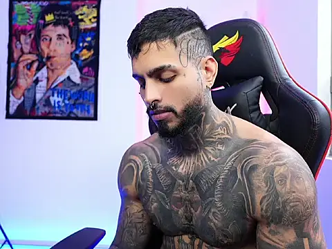 Snapshot of logan_hugh8 chatting on 22, 10, 2025 logan hugh8 online show from 22, 10, 2025