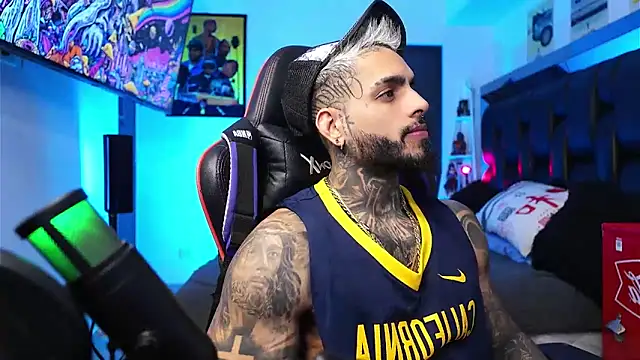 Snapshot of logan_hugh8 chatting on 17, 2, 2026 logan hugh8 online show from 17, 2, 2026