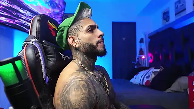 Snapshot of logan_hugh8 chatting on 31, 1, 2026 logan hugh8 online show from 31, 1, 2026