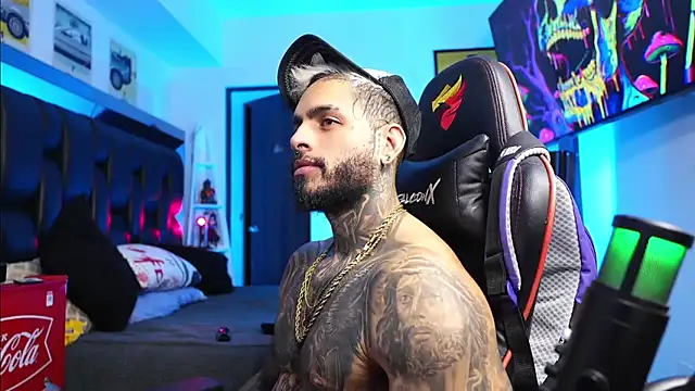 Snapshot of logan_hugh8 chatting on 2, 3, 2026 logan hugh8 online show from 2, 3, 2026