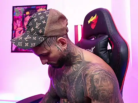 Snapshot of logan_hugh8 chatting on 16, 10, 2025 logan hugh8 online show from 16, 10, 2025