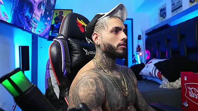 Snapshot of logan_hugh8 chatting on 8, 2, 2026 logan hugh8 online show from 8, 2, 2026