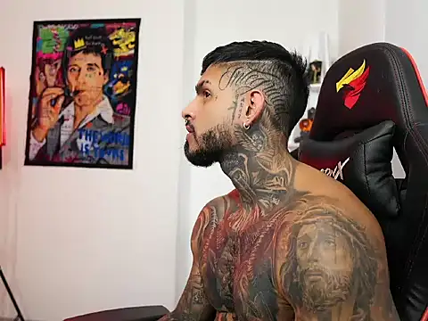 Snapshot of logan_hugh8 chatting on 19, 10, 2025 logan hugh8 online show from 19, 10, 2025