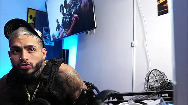 Snapshot of logan_hugh8 chatting on 18, 2, 2026 logan hugh8 online show from 18, 2, 2026