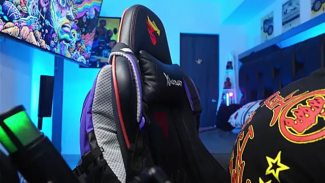 Snapshot of logan_hugh8 chatting on 12, 2, 2026 logan hugh8 online show from 12, 2, 2026