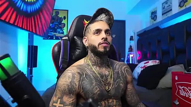 Snapshot of logan_hugh8 chatting on 13, 2, 2026 logan hugh8 online show from 13, 2, 2026