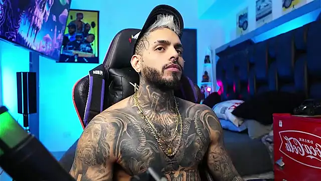 Snapshot of logan_hugh8 chatting on 16, 2, 2026 logan hugh8 online show from 16, 2, 2026