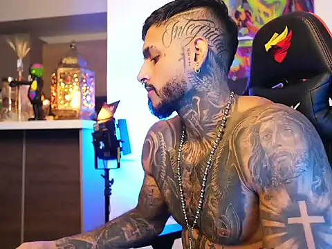 Snapshot of logan_hugh8 chatting on 13, 10, 2025 logan hugh8 online show from 13, 10, 2025