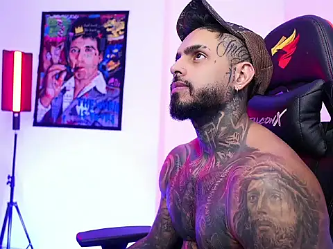 Snapshot of logan_hugh8 chatting on 5, 11, 2025 logan hugh8 online show from 5, 11, 2025