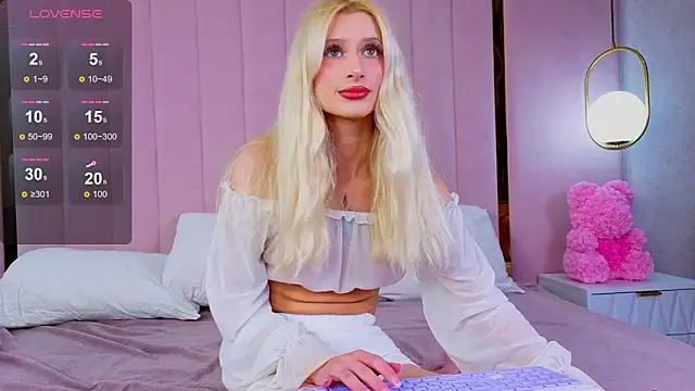 Monica Leen online show from 10, 10, 2025