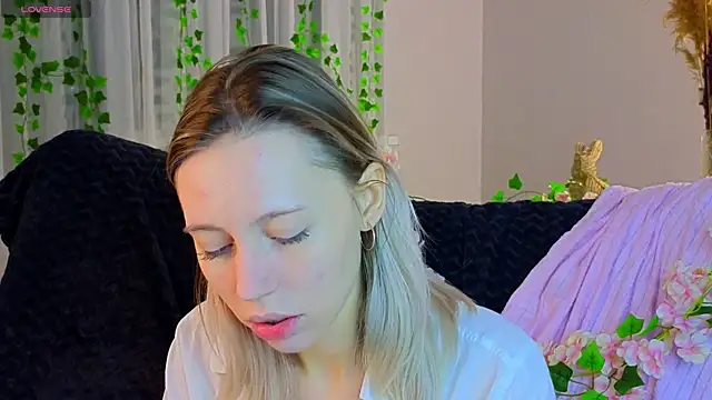 NyxaThorn online show from 2, 12, 2025