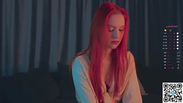 Snapshot of GildedKitten chatting on 9, 10, 2025 GildedKitten online show from 9, 10, 2025