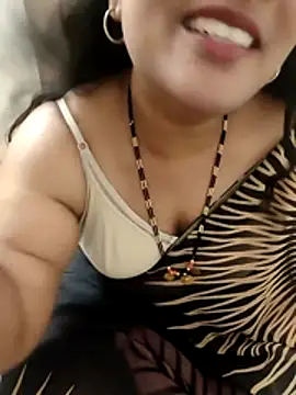 Snapshot of Aunty_Boy_143 chatting on 8, 10, 2025 Aunty Boy 143 online show from 8, 10, 2025