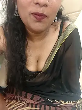 Snapshot of Aunty_Boy_143 chatting on 18, 4, 2026 Aunty Boy 143 online show from 18, 4, 2026