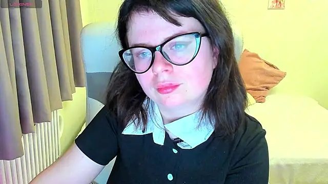 Snapshot of MilisaSweet777 chatting on 28, 11, 2025 MilisaSweet777 online show from 28, 11, 2025