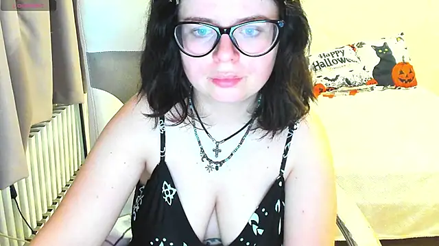 Snapshot of MilisaSweet777 chatting on 11, 11, 2025 MilisaSweet777 online show from 11, 11, 2025