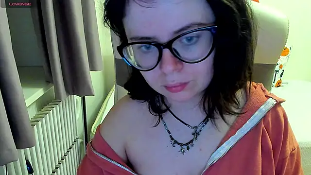 Snapshot of MilisaSweet777 chatting on 15, 11, 2025 MilisaSweet777 online show from 15, 11, 2025