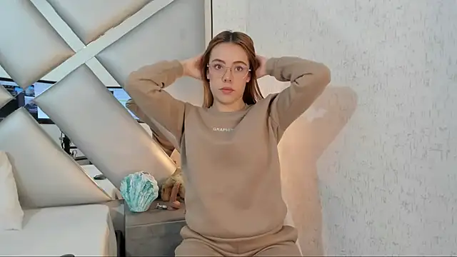 CRISTALEVANS VC online show from 2, 10, 2025