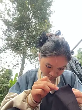 Snapshot of __Nhug__05 chatting on 29, 10, 2025   Nhug  05 online show from 29, 10, 2025