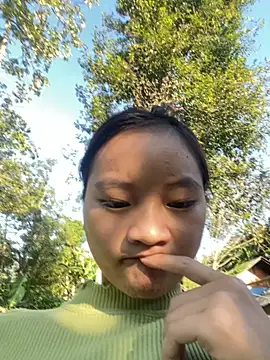 Snapshot of __Nhug__05 chatting on 5, 10, 2025   Nhug  05 online show from 5, 10, 2025