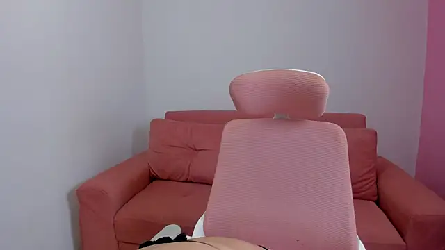 Emiss Jones online show from 18, 4, 2026